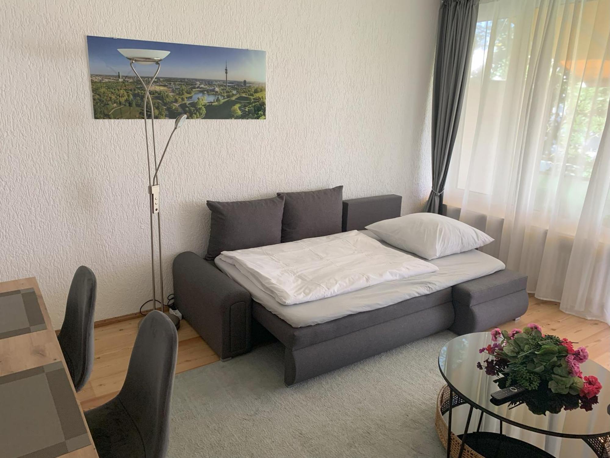 Sunny With Pool Access Appartement München