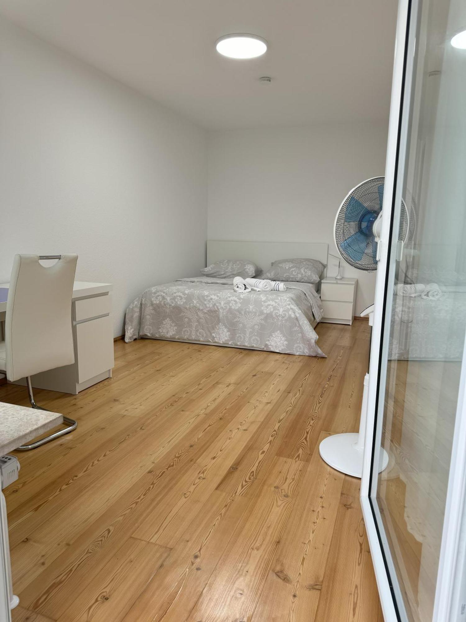 Sunny With Pool Access Apartment *